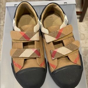 Super clean as new Burberry boy shoes size 34